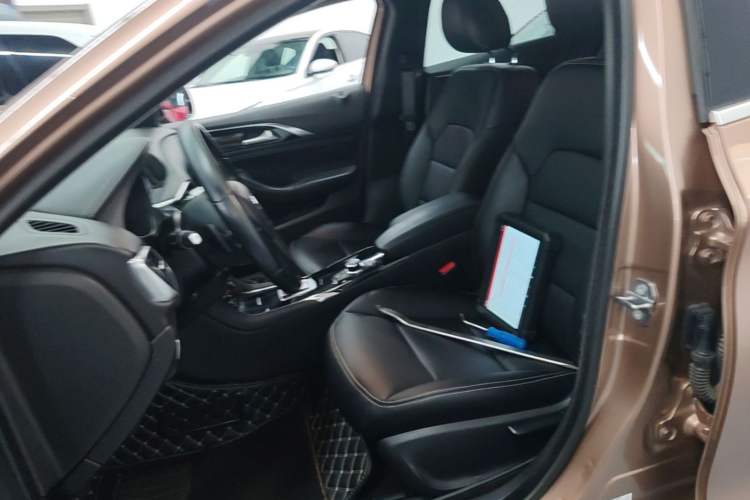 Used Infiniti QX30 2018 1.6T Two-Wheel Drive Fashion Edition Left Front Seat
