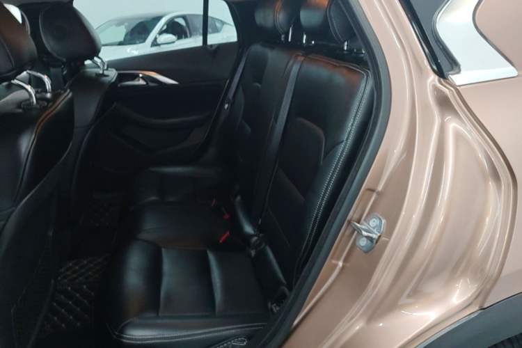 Used Infiniti QX30 2018 1.6T Two-Wheel Drive Fashion Edition Left Rear Seat