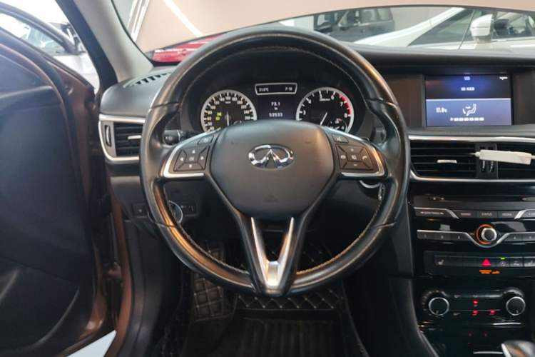 Used Infiniti QX30 2018 1.6T Two-Wheel Drive Fashion Edition Steering Wheel