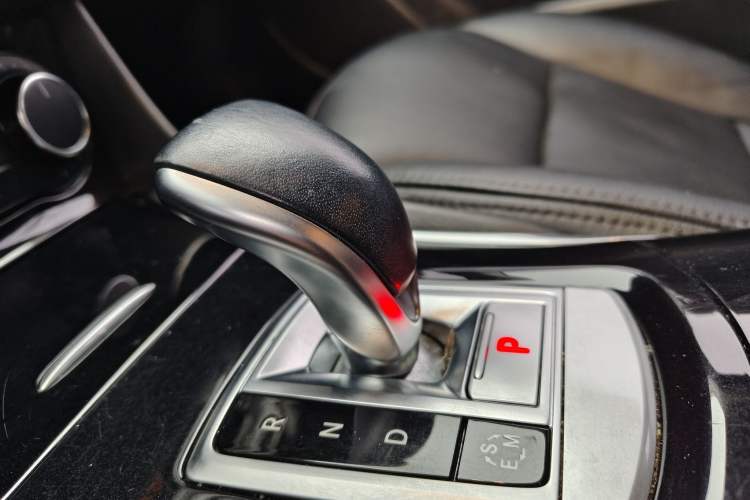 Used Infiniti QX30 2018 1.6T Two-Wheel Drive Fashion Edition Gear Lever