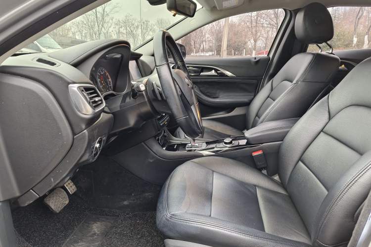 Used Infiniti QX30 2018 1.6T Two-Wheel Drive Fashion Edition Interior 2
