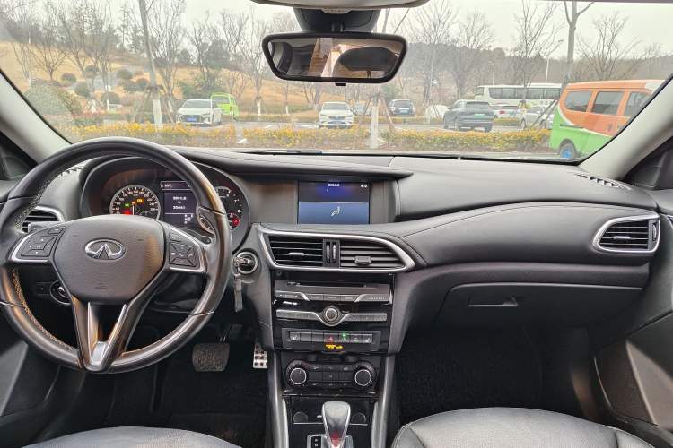 Used Infiniti QX30 2018 1.6T Two-Wheel Drive Fashion Edition Interior 6