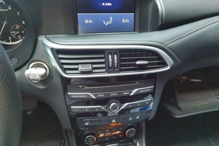 Used Infiniti QX30 2018 1.6T Two-Wheel Drive Sport Edition Audio And AC Panel