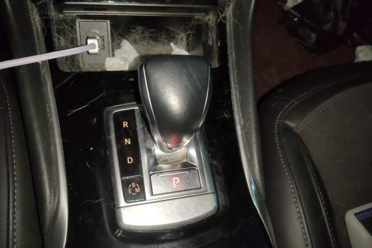 Used Infiniti QX30 2018 1.6T Two-Wheel Drive Extreme Edition Gear Lever