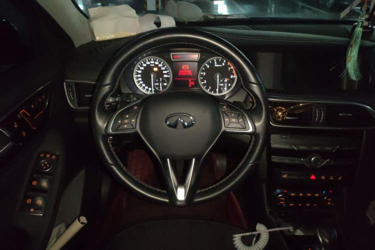 Used Infiniti QX30 2018 1.6T Two-Wheel Drive Extreme Edition Steering Wheel