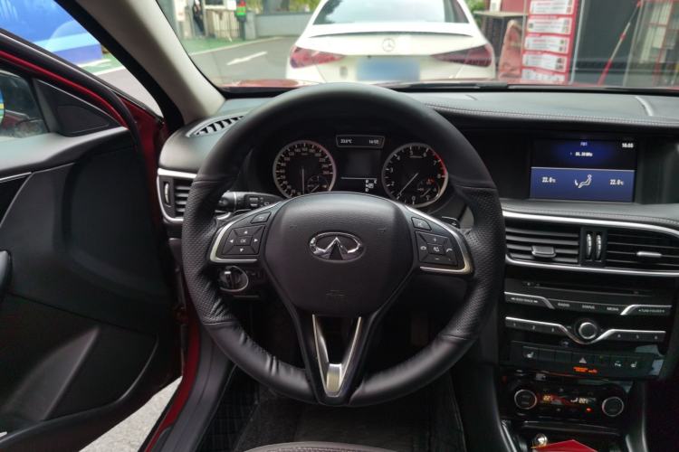 Used Infiniti QX30 2018 1.6T Two-Wheel Drive Sport Edition Steering Wheel
