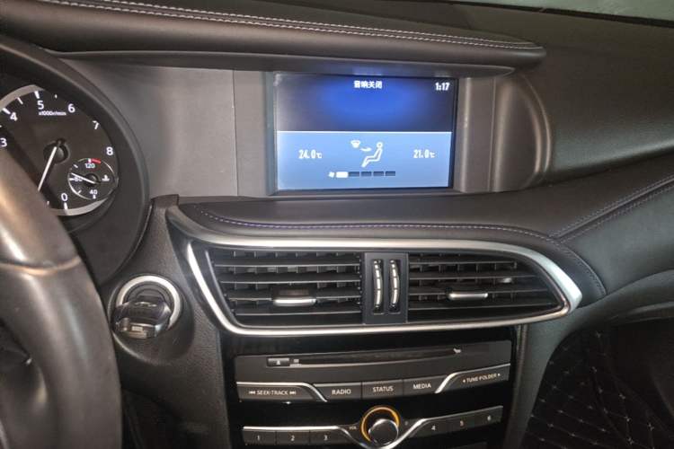 Used Infiniti QX30 2018 1.6T Two-Wheel Drive Extreme Edition Audio And AC Panel