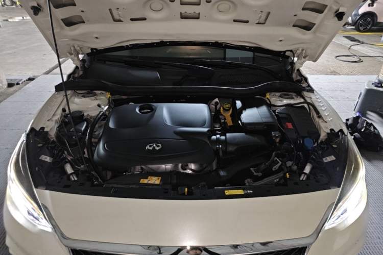 Used Infiniti QX30 2018 1.6T Two-Wheel Drive Extreme Edition Engine Bay