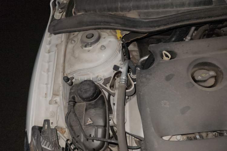 Used Infiniti QX30 2018 1.6T Two-Wheel Drive Fashion Edition Engine Bay Right