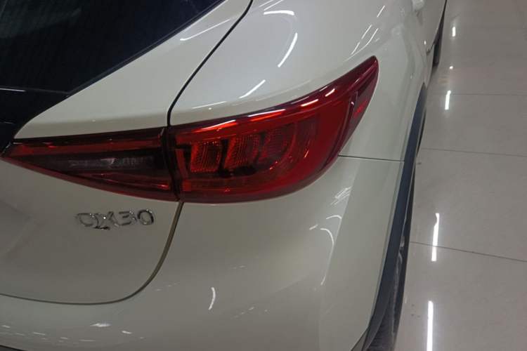 Used Infiniti QX30 2018 1.6T Two-Wheel Drive Sport Edition Exterior 3