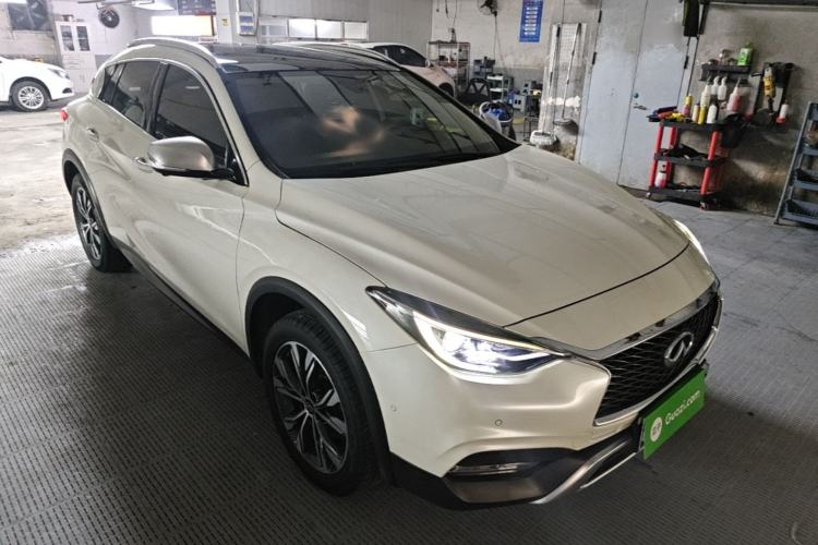 Used Infiniti QX30 2018 1.6T Two-Wheel Drive Extreme Edition Front Right 45 Deg