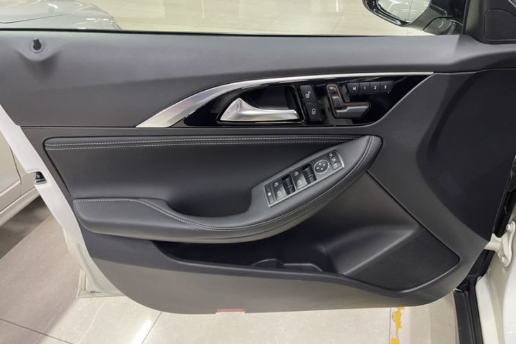 Used Infiniti QX30 2018 1.6T Two-Wheel Drive Sport Edition Interior 2