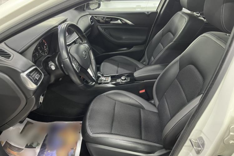 Used Infiniti QX30 2018 1.6T Two-Wheel Drive Sport Edition Interior 4