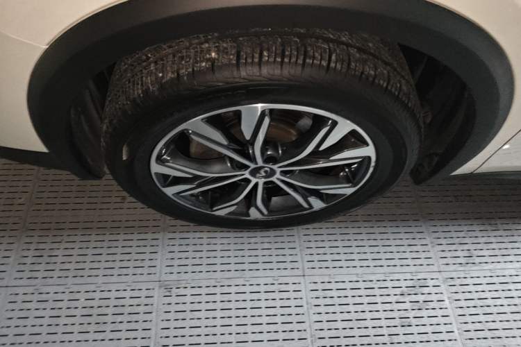 Used Infiniti QX30 2018 1.6T Two-Wheel Drive Extreme Edition Left Front Wheel Hub