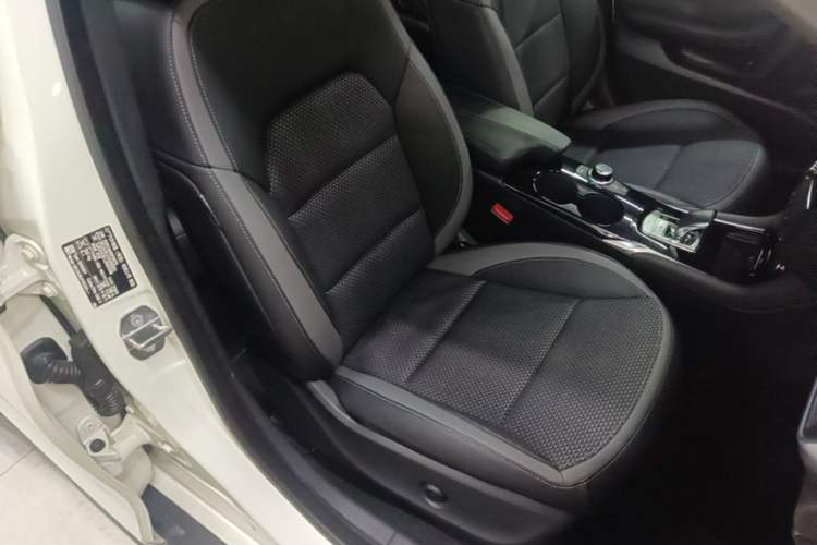 Used Infiniti QX30 2018 1.6T Two-Wheel Drive Sport Edition Right Front Seat