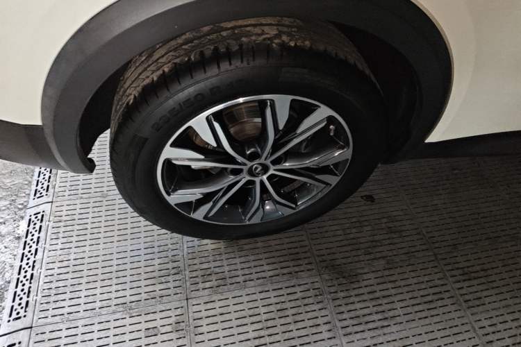 Used Infiniti QX30 2018 1.6T Two-Wheel Drive Extreme Edition Right Rear Wheel Hub
