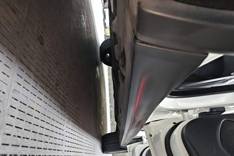 Used Infiniti QX30 2018 1.6T Two-Wheel Drive Extreme Edition Right Side Sill