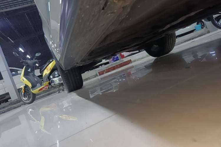 Used Infiniti QX30 2018 1.6T Two-Wheel Drive Sport Edition Right Side Sill