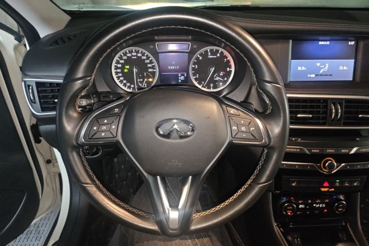 Used Infiniti QX30 2018 1.6T Two-Wheel Drive Extreme Edition Steering Wheel