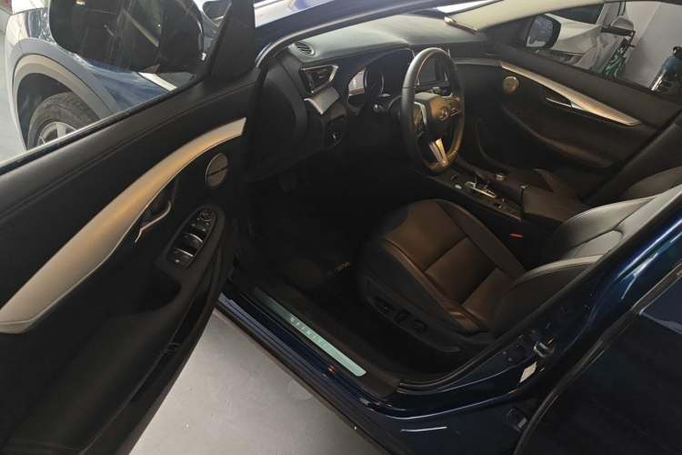 Used Infiniti QX50 2022 2.0T Two-Wheel Drive Navigation Edition Interior 3
