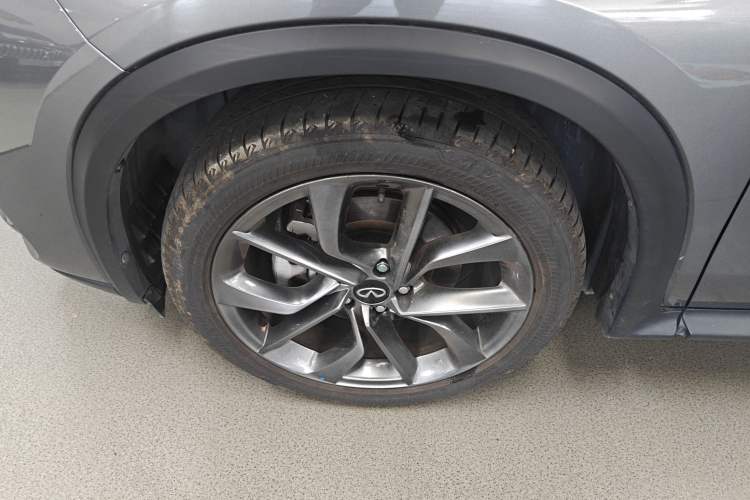 Used Infiniti QX50 2022 2.0T Four-Wheel Drive Navigation Edition Left Front Wheel Hub
