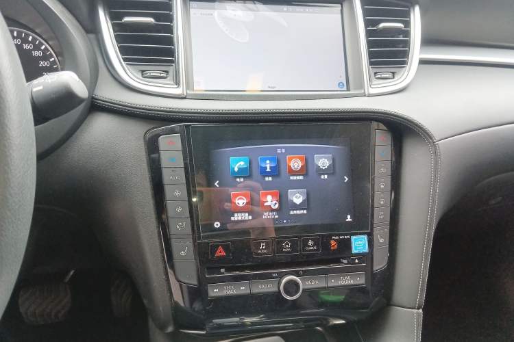Used Infiniti QX50 2018 2.0T Two-Wheel Drive Fashion Edition Audio And AC Panel