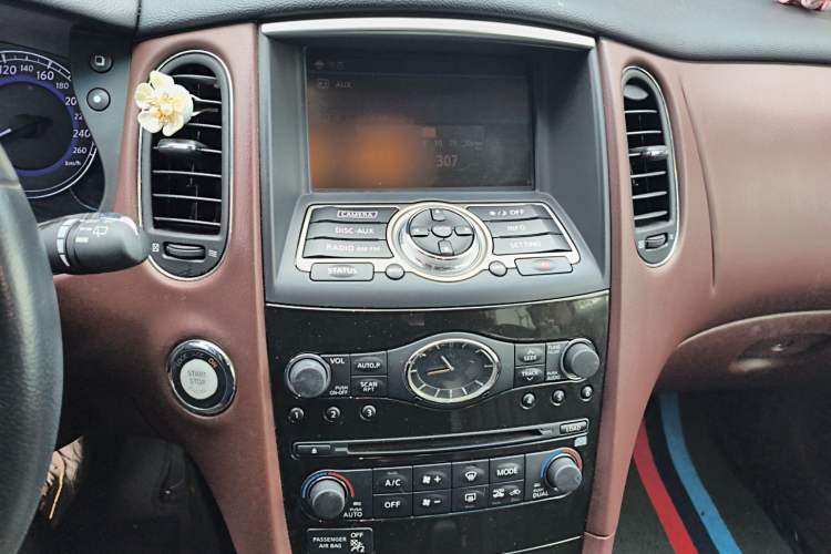 Used Infiniti QX50 2013 2.5L Two-Wheel-Drive Elegant Edition Audio And AC Panel