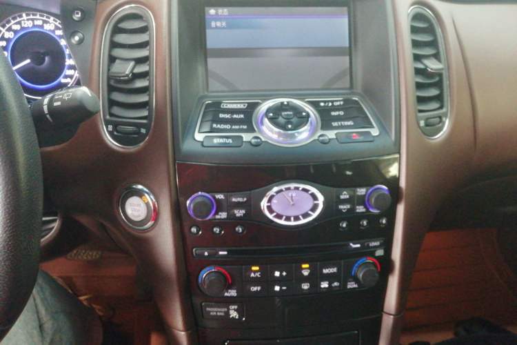 Used Infiniti QX50 2013 2.5L 4x4 Elegant Edition Audio And AC Panel