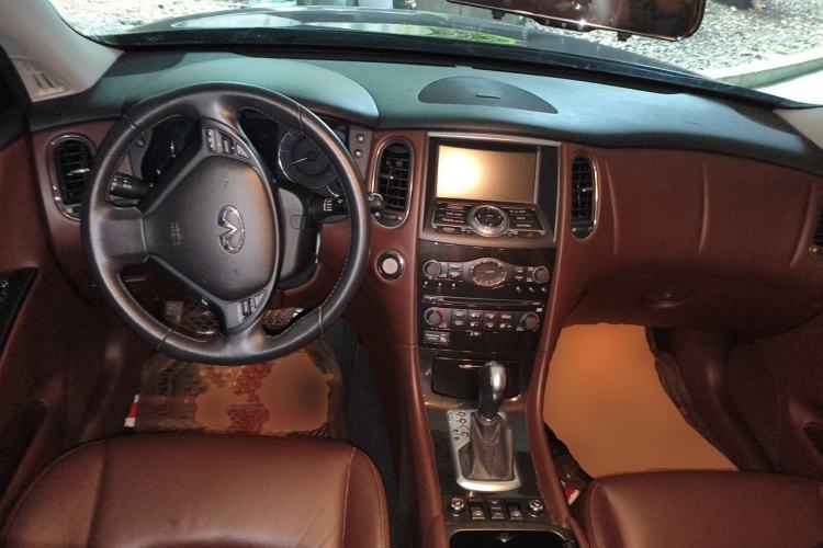 Used Infiniti QX50 2013 2.5L 4x4 Elegant Edition Center Console