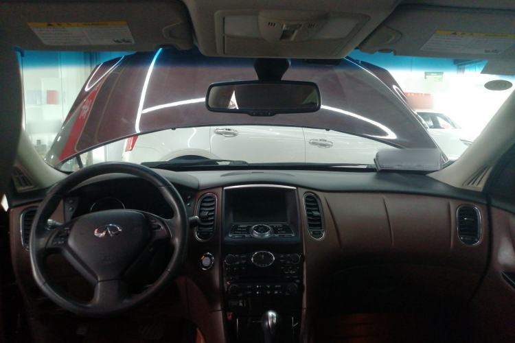 Used Infiniti QX50 2013 2.5L 4x4 Elegant Edition Center Console