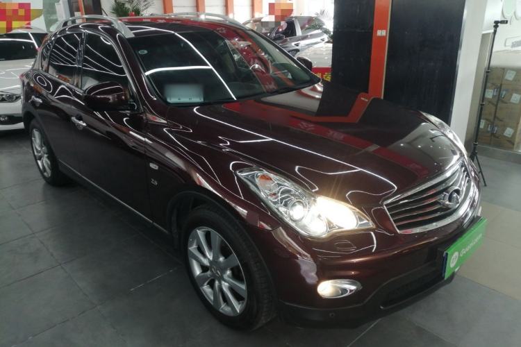 Used Infiniti QX50 2013 2.5L 4x4 Elegant Edition Front Right 45 Deg