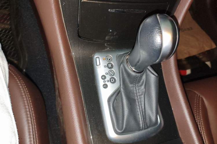 Used Infiniti QX50 2013 2.5L 4x4 Elegant Edition Gear Lever