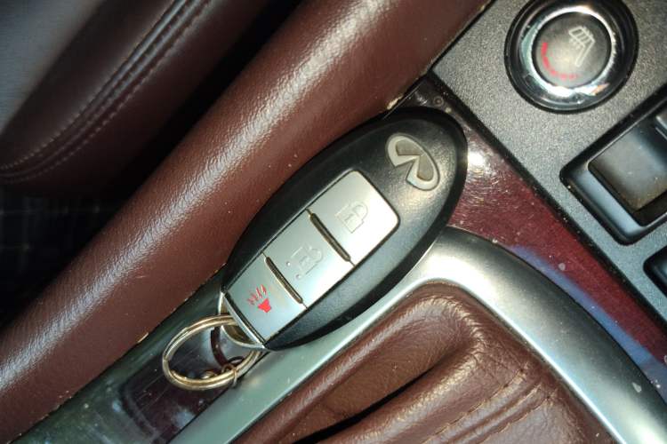 Used Infiniti QX50 2013 2.5L Two-Wheel-Drive Elegant Edition Interior 1