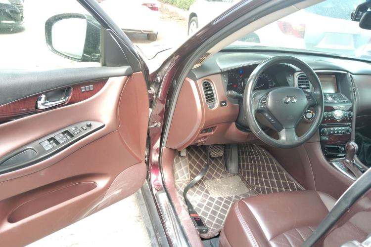 Used Infiniti QX50 2013 2.5L Two-Wheel-Drive Elegant Edition Interior 3