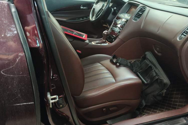 Used Infiniti QX50 2013 2.5L Two-Wheel-Drive Elegant Edition Right Front Seat