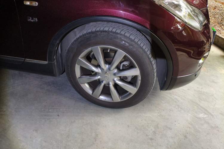 Used Infiniti QX50 2013 2.5L 4x4 Elegant Edition Right Front Wheel Hub