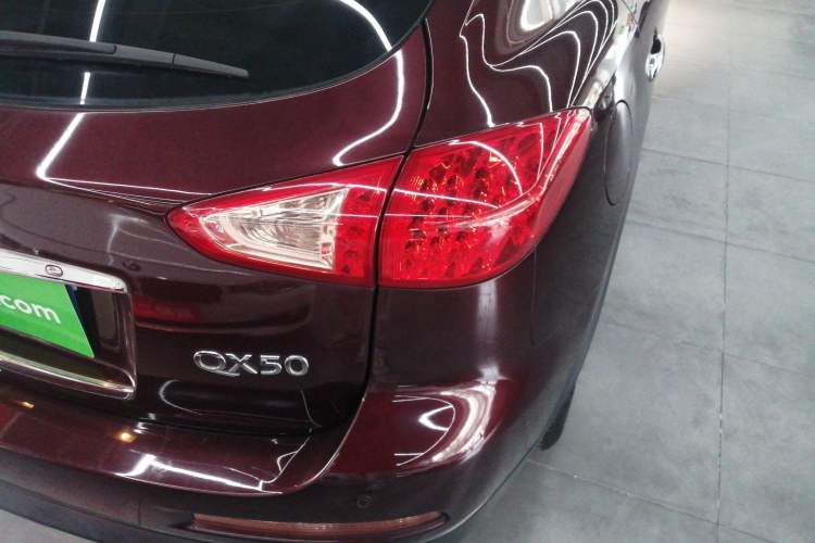 Used Infiniti QX50 2013 2.5L 4x4 Elegant Edition Right Rear Taillight