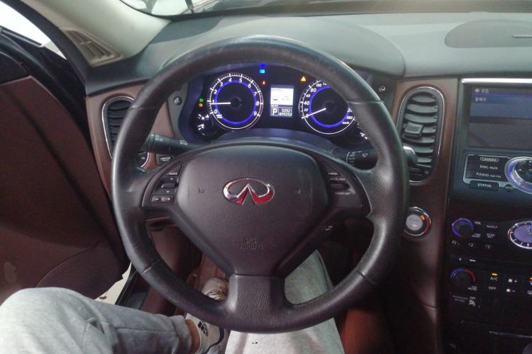 Used Infiniti QX50 2013 2.5L 4x4 Elegant Edition Steering Wheel