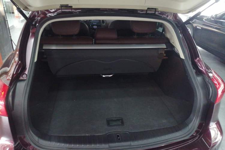 Used Infiniti QX50 2013 2.5L 4x4 Elegant Edition Trunk
