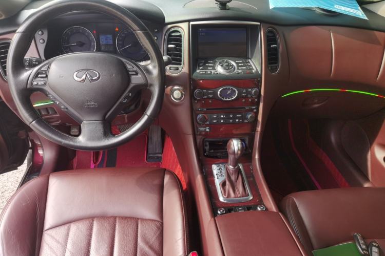 Used Infiniti QX50 2013 2.5L Two-Wheel-Drive Zunya Edition Center Console