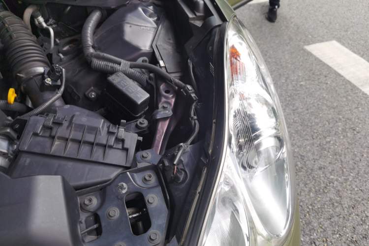Used Infiniti QX50 2013 2.5L Two-Wheel-Drive Zunya Edition Engine Bay Left