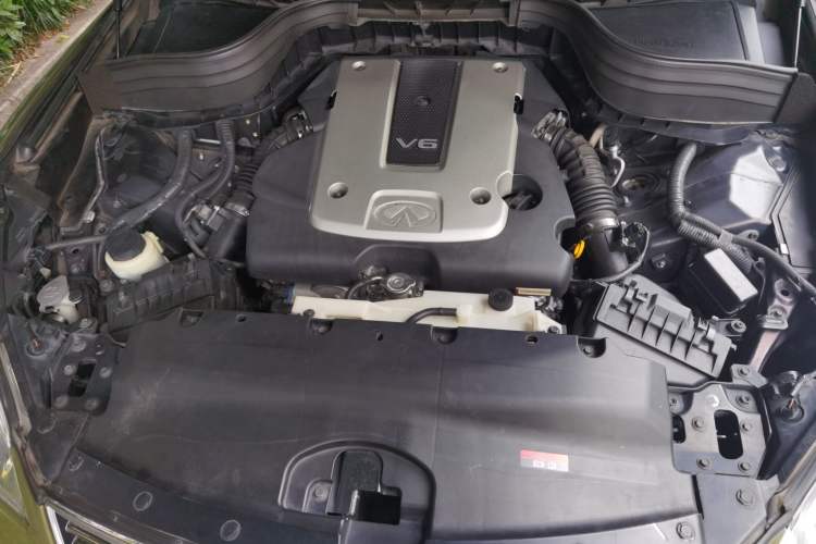 Used Infiniti QX50 2013 2.5L Two-Wheel-Drive Zunya Edition Engine Bay