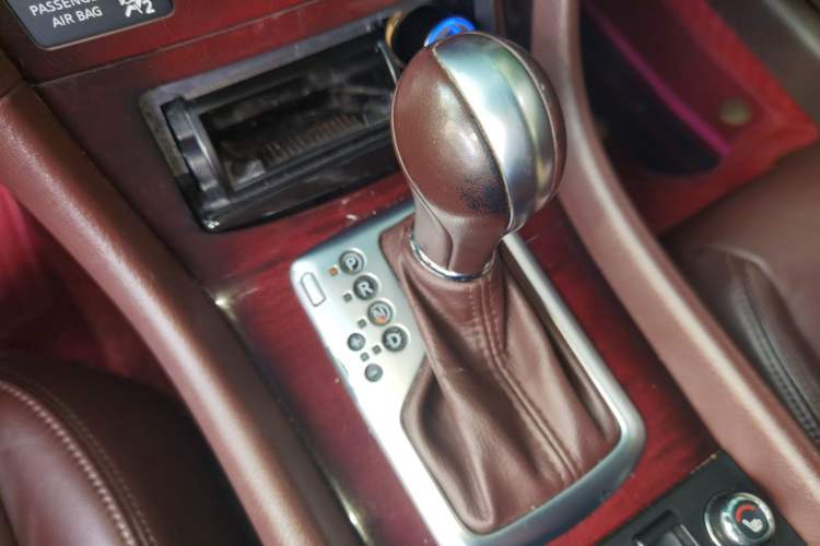 Used Infiniti QX50 2013 2.5L Two-Wheel-Drive Zunya Edition Gear Lever