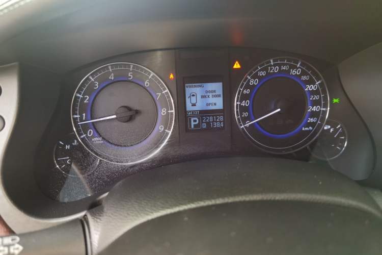 Used Infiniti QX50 2013 2.5L Two-Wheel-Drive Zunya Edition Odometer Close Up