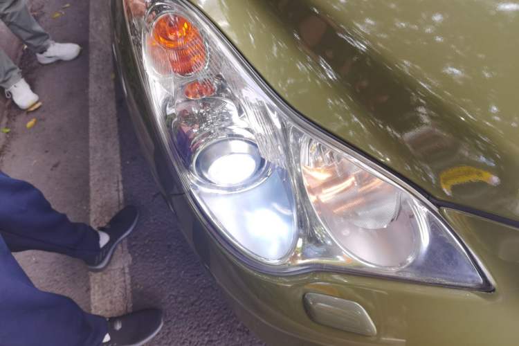 Used Infiniti QX50 2013 2.5L Two-Wheel-Drive Zunya Edition Right Front Headlight