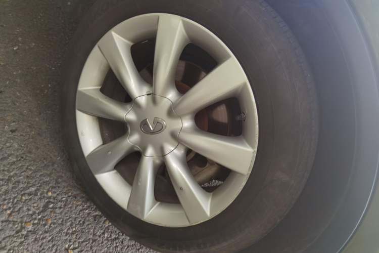 Used Infiniti QX50 2013 2.5L Two-Wheel-Drive Zunya Edition Right Front Wheel Hub