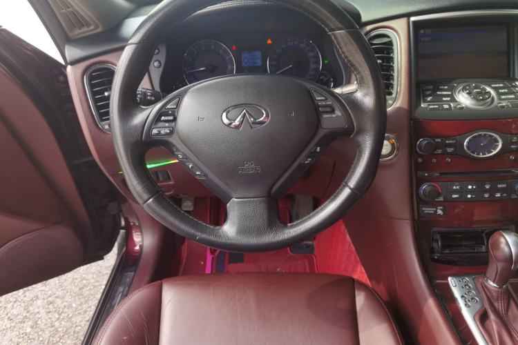 Used Infiniti QX50 2013 2.5L Two-Wheel-Drive Zunya Edition Steering Wheel