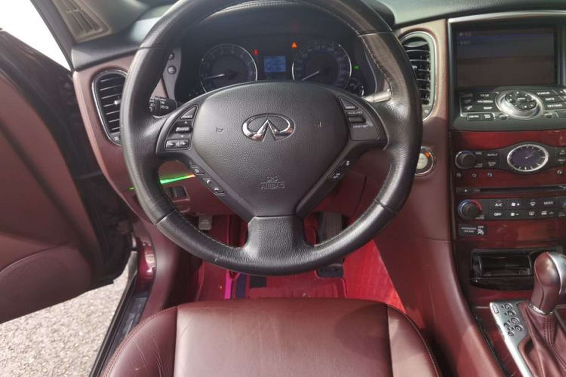 Used Infiniti QX50 2013 2.5L Two-Wheel-Drive Zunya Edition Steering Wheel