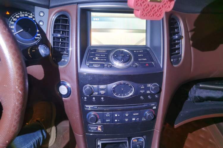 Used Infiniti QX50 2013 2.5L Two-Wheel-Drive Elegant Edition Audio And AC Panel