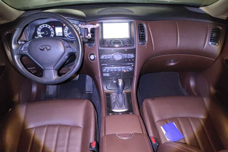 Used Infiniti QX50 2013 2.5L Two-Wheel-Drive Elegant Edition Center Console